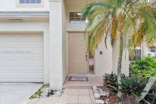 9602 NW 8th Cir, Plantation, FL 33324