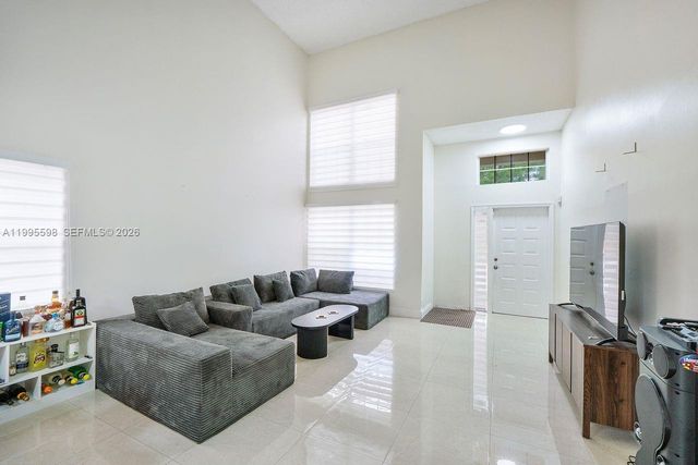 9602 NW 8th Cir, Plantation, FL 33324