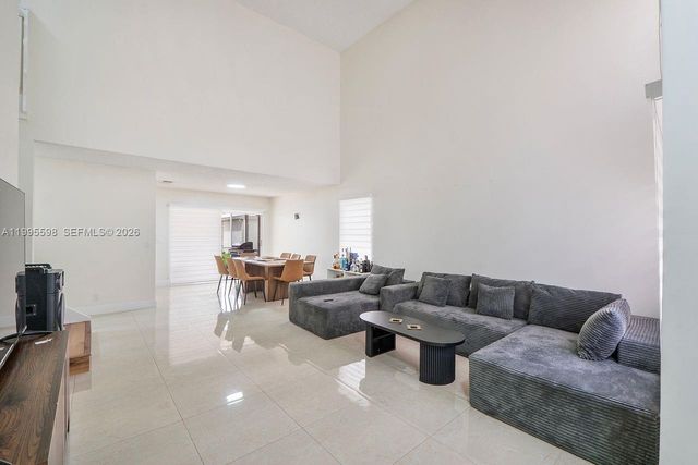 9602 NW 8th Cir, Plantation, FL 33324