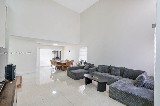 9602 NW 8th Cir, Plantation, FL 33324