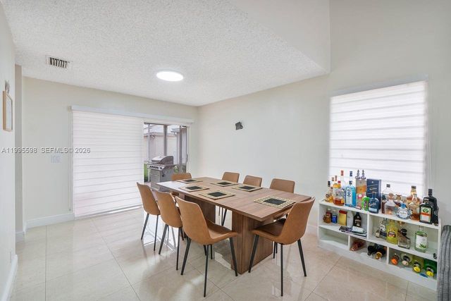 9602 NW 8th Cir, Plantation, FL 33324