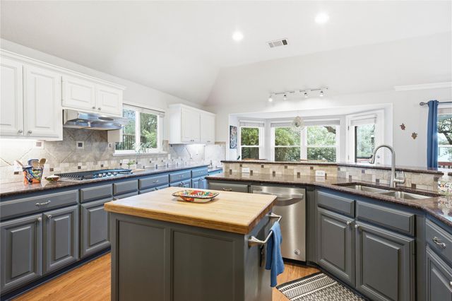 11213 Savin Hill LN, Austin, TX 78739