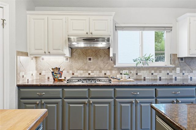 11213 Savin Hill LN, Austin, TX 78739