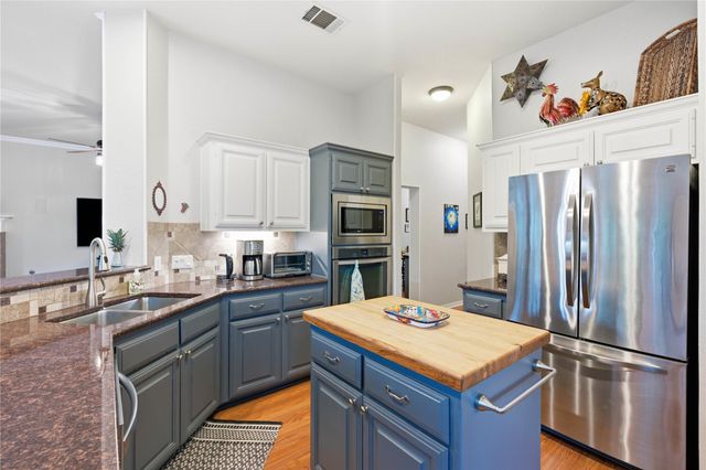 11213 Savin Hill LN, Austin, TX 78739