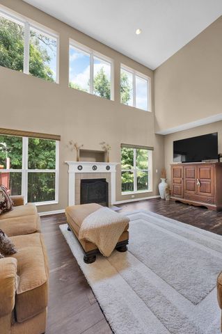 2602 Crestview Woods Drive, Newark, OH 43055