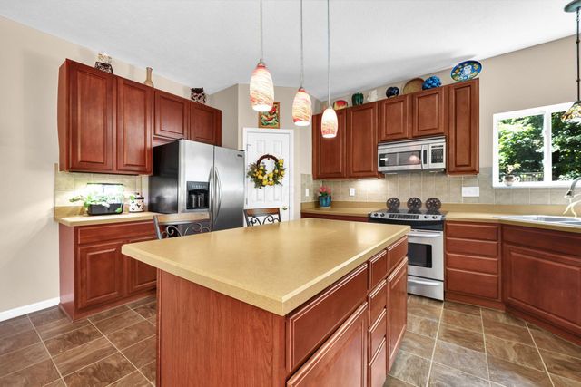2602 Crestview Woods Drive, Newark, OH 43055