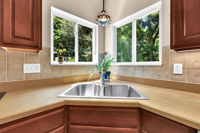 2602 Crestview Woods Drive, Newark, OH 43055