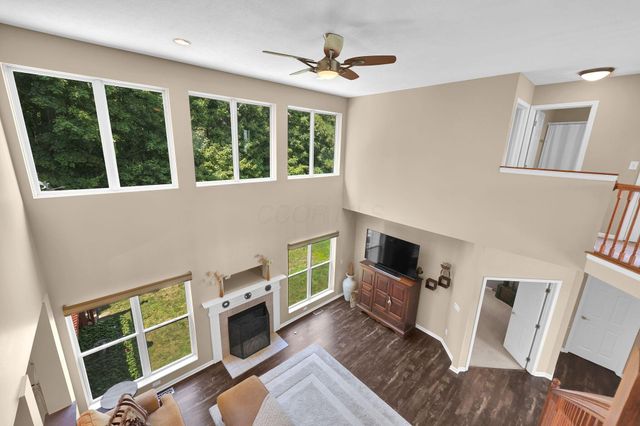 2602 Crestview Woods Drive, Newark, OH 43055