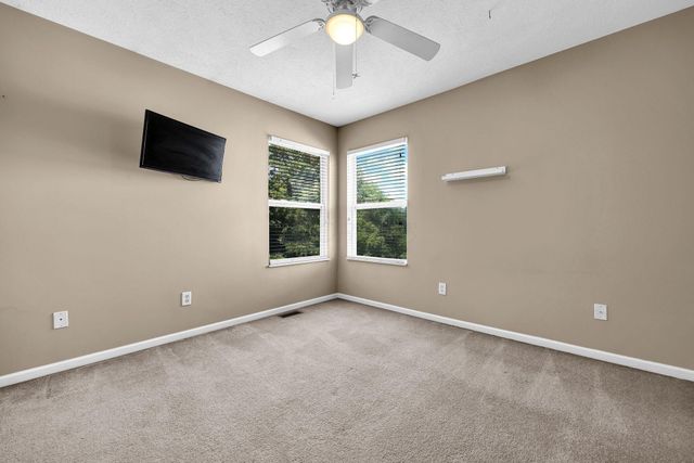 2602 Crestview Woods Drive, Newark, OH 43055