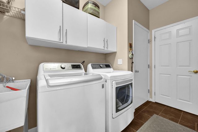 2602 Crestview Woods Drive, Newark, OH 43055