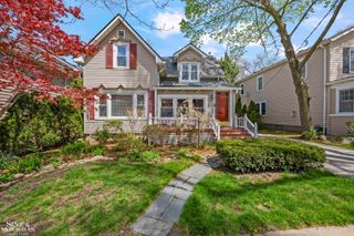 190 Lakeview Avenue, Grosse Pointe Farms, MI 48236