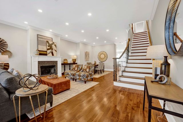 1433 W Winnemac Avenue, Chicago, IL 60640