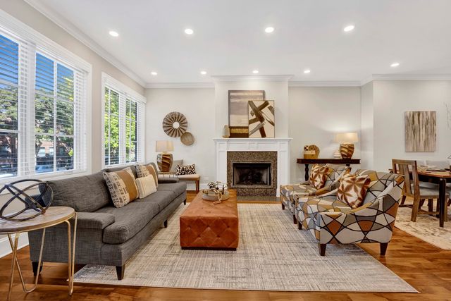 1433 W Winnemac Avenue, Chicago, IL 60640