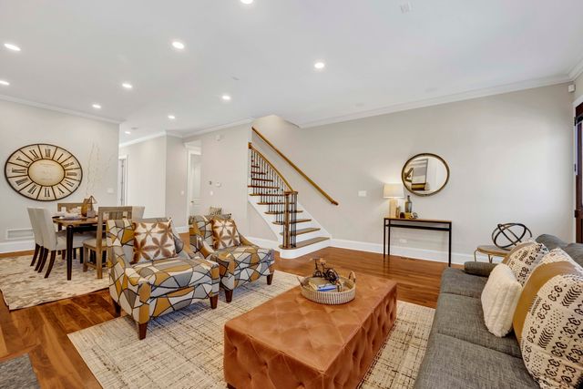 1433 W Winnemac Avenue, Chicago, IL 60640