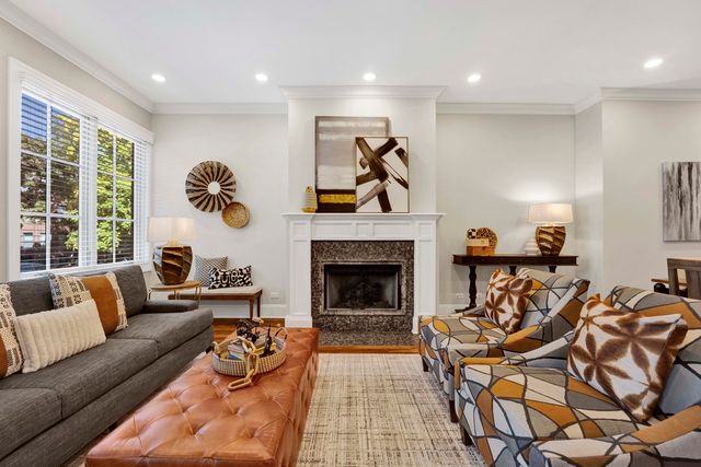 1433 W Winnemac Avenue, Chicago, IL 60640