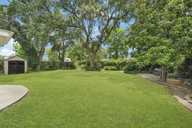 1913 18th Avenue N, Texas City, TX 77590
