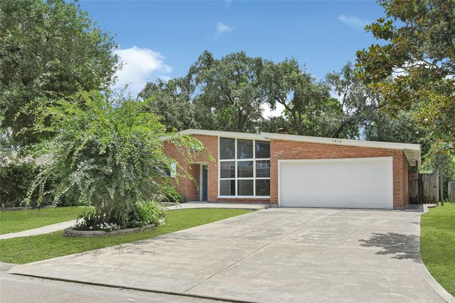 1913 18th Avenue N, Texas City, TX 77590