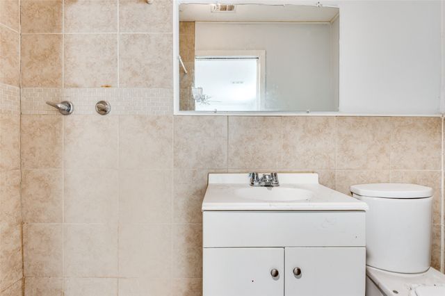 1410 S West Street S, Arlington, TX 76010