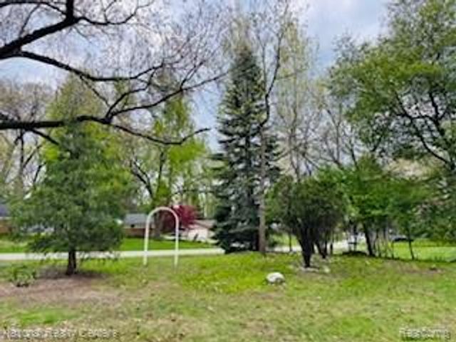 2460 Ogden Drive, West Bloomfield Charter Township, MI 48323