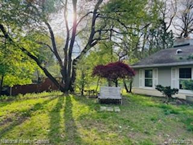2460 Ogden Drive, West Bloomfield Charter Township, MI 48323
