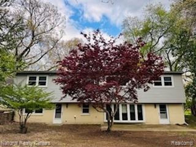 2460 Ogden Drive, West Bloomfield Charter Township, MI 48323