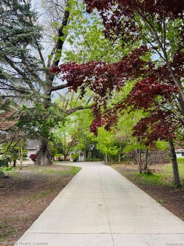 2460 Ogden Drive, West Bloomfield Charter Township, MI 48323