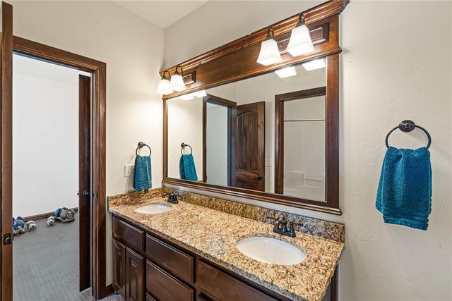 833 Glenwood, Moore, OK 73160