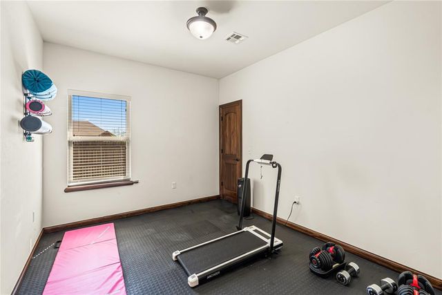 833 Glenwood, Moore, OK 73160