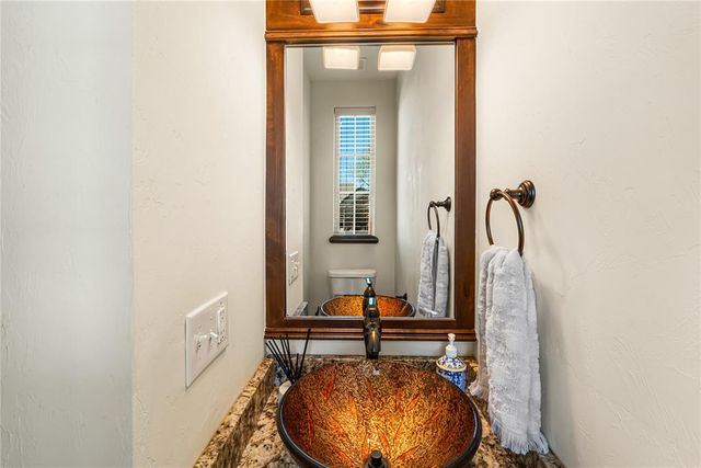 833 Glenwood, Moore, OK 73160