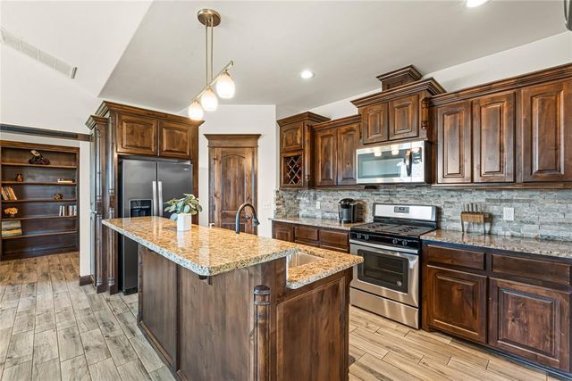 833 Glenwood, Moore, OK 73160