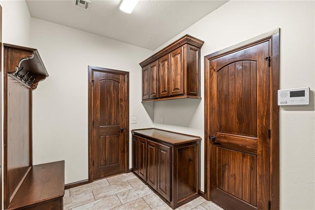 833 Glenwood, Moore, OK 73160