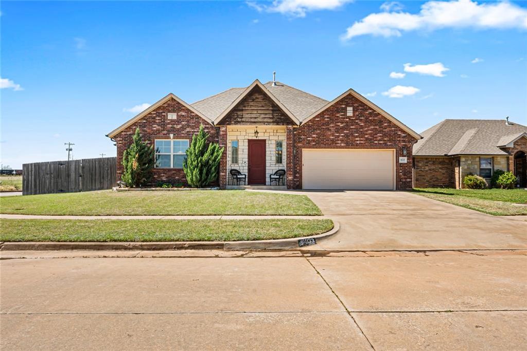 833 Glenwood, Moore, OK 73160