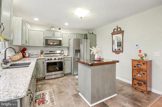 94 CLEMENS DR, Dillsburg, PA 17019