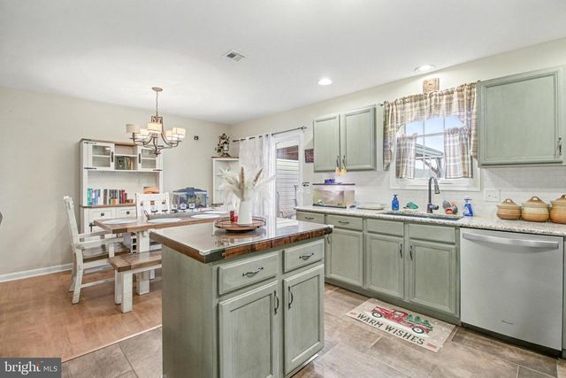 94 CLEMENS DR, Dillsburg, PA 17019