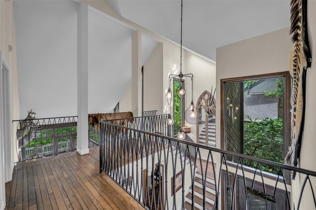 20 Sugarberry Circle, Houston, TX 77024