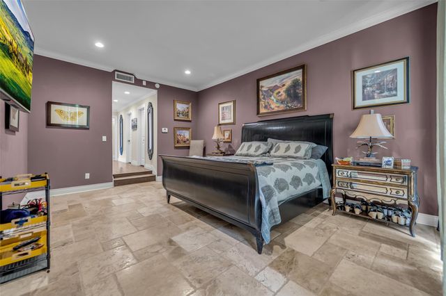 20 Sugarberry Circle, Houston, TX 77024