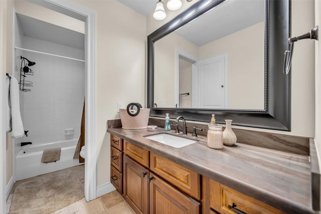 20 Sugarberry Circle, Houston, TX 77024