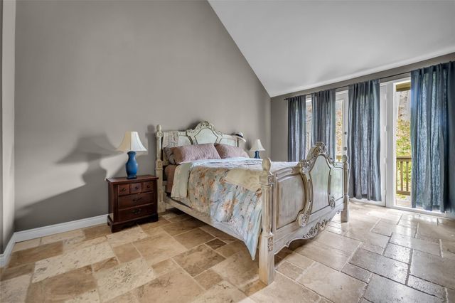 20 Sugarberry Circle, Houston, TX 77024