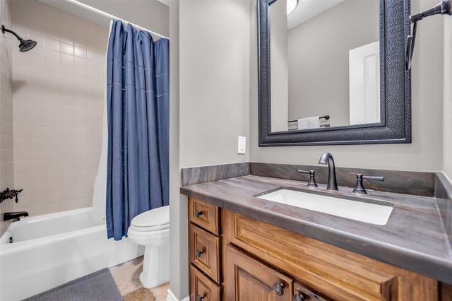 20 Sugarberry Circle, Houston, TX 77024