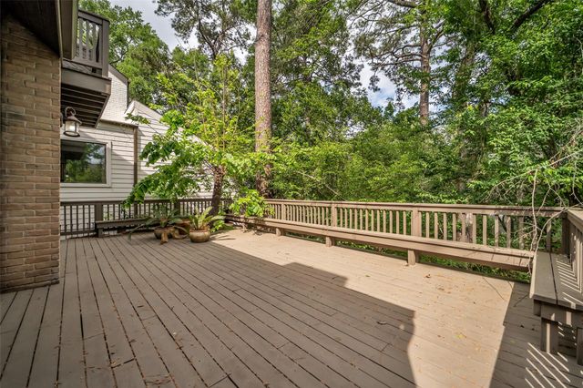 20 Sugarberry Circle, Houston, TX 77024