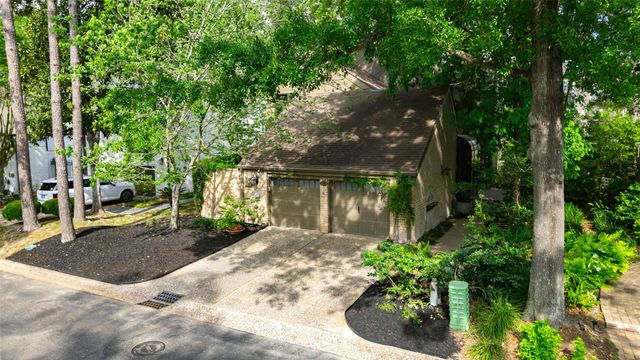 20 Sugarberry Circle, Houston, TX 77024