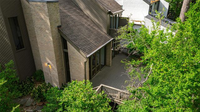 20 Sugarberry Circle, Houston, TX 77024