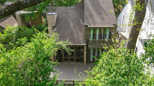 20 Sugarberry Circle, Houston, TX 77024