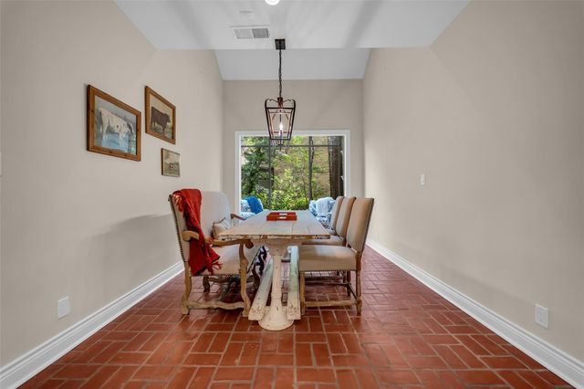 20 Sugarberry Circle, Houston, TX 77024