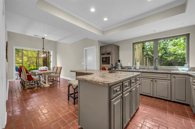 20 Sugarberry Circle, Houston, TX 77024