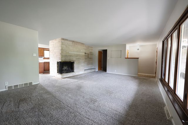 1601 BARTHELONE Street, Crest Hill, IL 60403