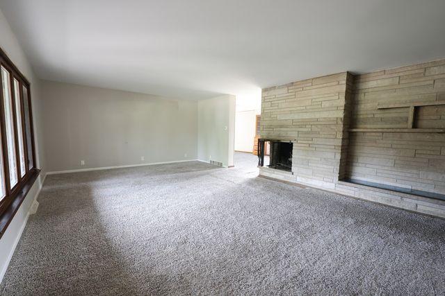 1601 BARTHELONE Street, Crest Hill, IL 60403