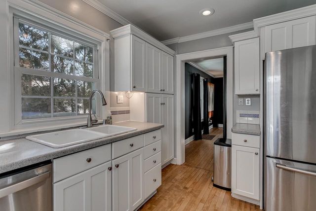 504 E FOREST AVENUE, Neenah, WI 54956