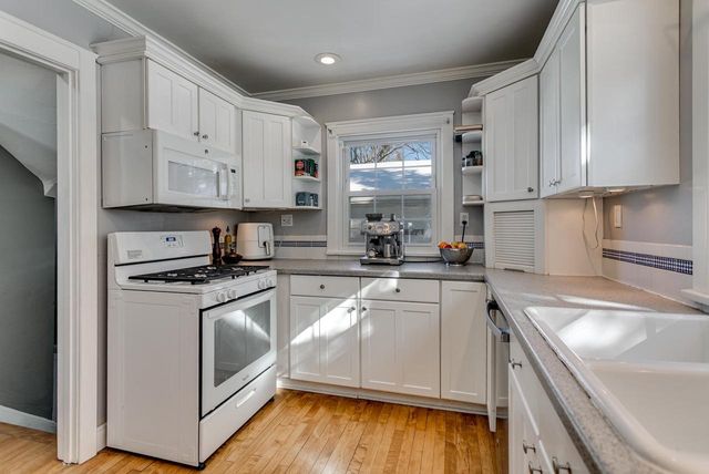 504 E FOREST AVENUE, Neenah, WI 54956