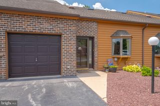 27 WESTVIEW MNR MNR #27, York, PA 17408
